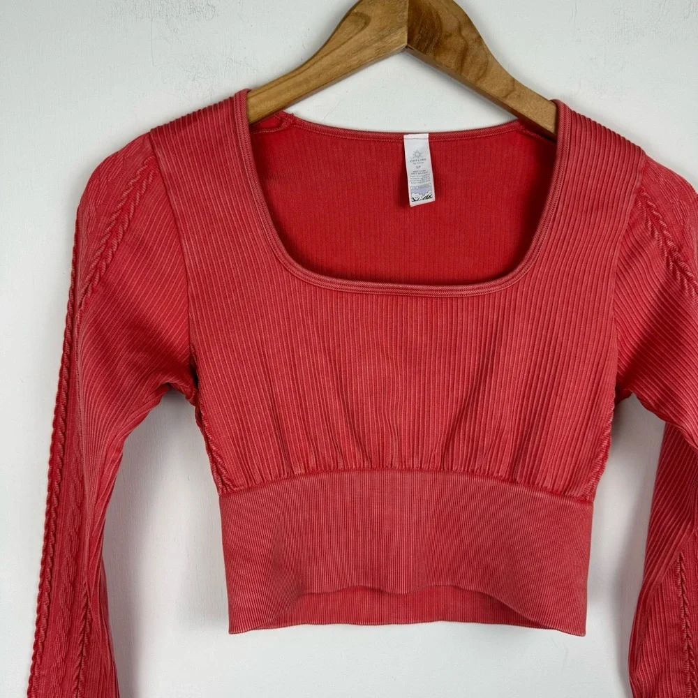Aerie Offline Big Chill Seamless Long Sleeve T-Shirt Crop Top Sz Small Coral